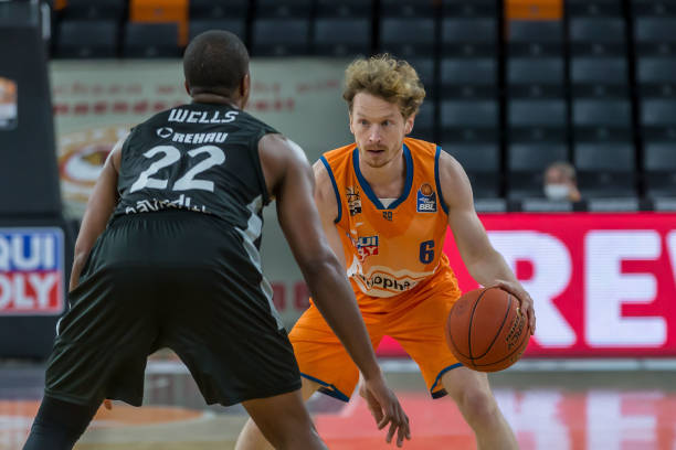 汤普森为借 汤普森为借