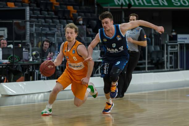 赛场上的发 赛场上的发